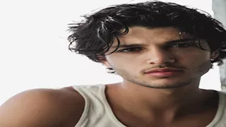 أثار الجدل بملابس شفافة وصادمة.. 20 صورة ومعلومات عن لؤي علامة