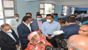 صور.. رئيس الوزراء يتفقد قافلة جامعة طنطا في وادى النطرون بالبحيرة 