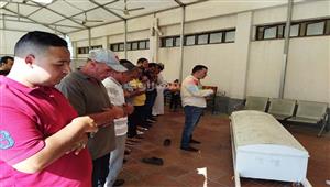 بالصور- صلاة الجنازة على سيدة قتلها شقيقها في بورسعيد داخل المستشفى