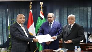 بالصور.. رئيس قضايا الدولة يسلّم جوائز الدكتور الفنجري للفائزين 