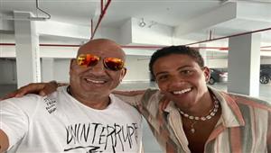 "وضع يده على كتفه".. كيف علق محمد لطفي على صورته مع نجل عمرو دياب؟ 