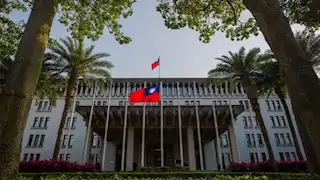 تايوان ترصد 4 مقاتلات و5 سفن عسكرية صينية حول أراضيها