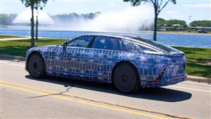 النُسخة الإنتاجية من كاديلاك "سيليستيك" تظهر مموهةً في اختبارٍ على الطريق