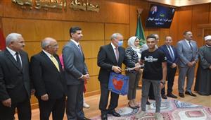 بالصور- محافظ القليوبية يشهد حفل تكريم أوائل الشهادات