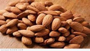 منها اللوز.. قائمة أطعمة تحمي الرجل من تجاعيد البشرة