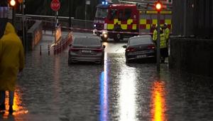 تسبب فيضانات وتوقف مصادر الطاقة.. تحذيرات من عاصفة رعدية تضرب بريطانيا غدًا