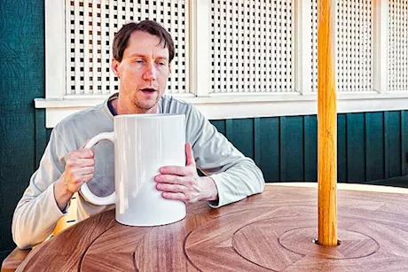 سبب النعاس بعد شرب الشاي- طبيب يوضح متى يشير لمشكلة صحية؟ 