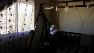 زوجات معتقلين سوريين يناضلن من أجل حقوقهن ويتحدين قيود المجتمع