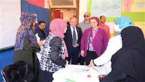 صور.. جامعة أسيوط تشارك في قافلة طبية بمدرسة الشهيد أحمد جلال 