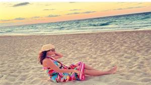 رشا مهدي أمام البحر وهنا شيحة بـ"سواريه".. 10 لقطات لنجوم الفن في 24 ساعة