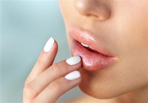 مخاطر تكبير الشفاه بالصمغ- طبيبة تحذر: قد يسبب سرطان الجلد