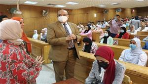 صراخ وتدافع.. جامعة المنصورة تعلق على واقعة ضرب طالبة وخلع حجابها خلال اختبارات القدرات