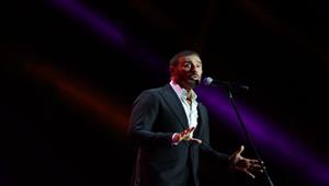 "محاضر في أقسام الشرطة وتهديد بالانتحار".. حكايات من هوس المعجبات بـ كاظم الساهر