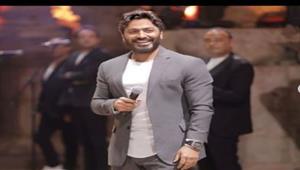 تامر حسني يروح لأغنية "ليه طلة" من ألبوم "عشأنجي" (فيديو)