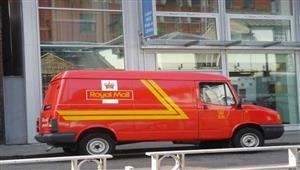 البريطانيون يعودون إلى النقود الورقية مع احتداد الأزمة الاقتصادية في البلاد