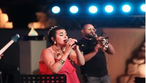 دينا الوديدي تقابل جمهورها على المسرح الروماني بالإسكندرية