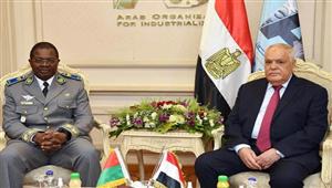 رئيس "العربية للتصنيع" يبحث مع وزير الدفاع البوركيني تعزيز التعاون
