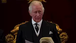 ملك بريطانيا تشارلز الثالث يظهر بشكل علني للمرة الأولى منذ دخوله المستشفى