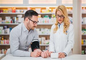 لهذا السبب- احذر من قياس الضغط في الصيدلية