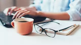 هذا ما يحدث لسكر الدم بالجسم عند تناول القهوة على الريق