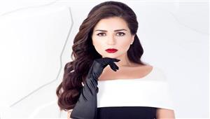 بعد مسرحيتها بالرياض.. مي عز الدين: "كله كوم وإحساس المسرح كوم تاني"