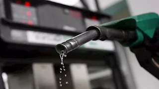 8 عادات يومية ترفع استهلاك البنزين بسيارتك بشكل ملحوظ.. تجنبها