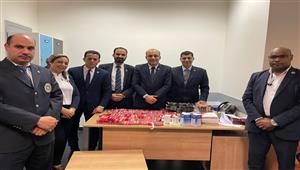 إحباط تهريب 460 عبوة مستحضرات تجميل مع راكبة قادمة من تركيا بالمطار