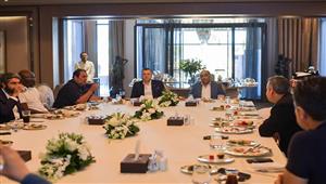 وزير السياحة والآثار يلتقي مجموعة من كبار منظمي الرحلات الأوروبية