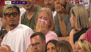 "طرده الحكم فبكت والدته".. 20 ثانية تحول ظهور نجم أنطاليا إلى كابوس (فيديو)