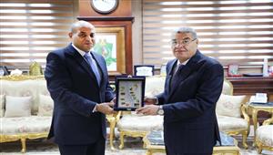 محافظ المنيا يكرم وكيل التعليم بعد نقله إلى الشرقية