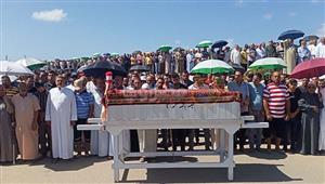 بالفيديو والصور- كفر الشيخ تشيع جنازة صياد توفي في انفجار على سفينة بإيطاليا