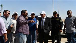 استعدادًا لمؤتمر المناخ.. محافظ جنوب سيناء يتابع العمل بطريق السلام والممشى السياحي بشرم الشيخ - صور