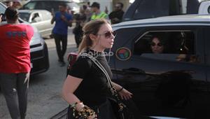 بالصور الفنانة منة شلبي في جنازة هشام سليم 