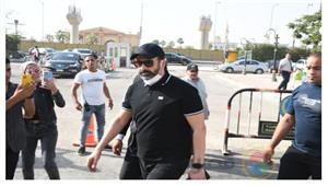   بعد المشاركة في جنازته.. كريم عبدالعزيز يوجه رسالة لـ هشام سليم  