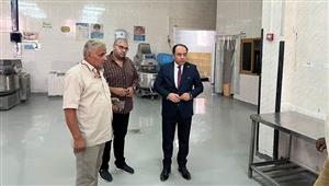 بالصور- وكيل صحة بورسعيد يتابع سلامة الإجراءات الصحية بمصنع التغذية المدرسية