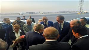 وزير الشباب يستقبل رئيس اللجنة الأولمبية الدولية في مطار القاهرة