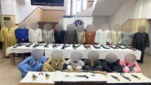 "16 بندقية آلية وخرطوش".. الداخلية تداهم بؤرة إجرامية في أسيوط