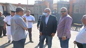 صور.. محافظ القليوبية يتابع إزالة تراكمات القمامة في شوارع شبرا الخيمة 