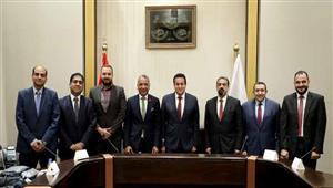 وزير الصحة يستقبل نقيب أطباء الأسنان لبحث قضايا المهنة