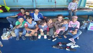 بينهم 4 رضع.. النقل تكشف تفاصيل إنقاذ 60 مهاجرا غير شرعيا 