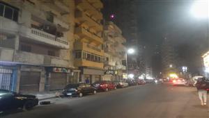 إغلاق 8 محلات في الإسكندرية لمخالفتها المواعيد الصيفية- صور 