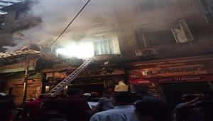 مصرع شخص وإصابة 2 في حريق عقار محرم بك بالإسكندرية - صور