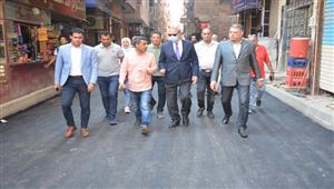 بالصور- محافظ القليوبية يتفقد رصف 6 شوارع بمنطقتي أم بيومي ومنطي في شبرا الخيمة 