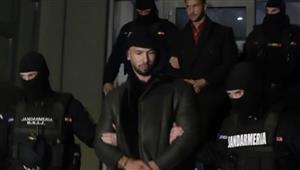 ماذا نعلم عن اندرو تيت نجم الإنترنت المثير للجدل؟