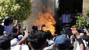   واقعة مأساوية.. إحراق رجل حي بعد اتهامه بالسرقة - كيف حدث ذلك؟