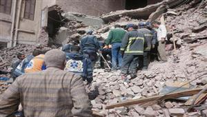 "الحقوا السكان البيت وقع عليهم".. بطولة الحماية المدنية في "مهمة نص الليل" بعقار أسيوط المنهار