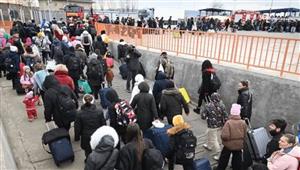 آلاف اللاجئين الأوكرانيين ببولندا يسجلون أسماءهم للانضمام لفرقة متطوعين مقترحة