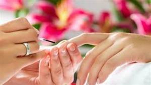 بسبب المناكير.. امرأة تصاب بنوع سرطان خطير - كيف حدث ذلك؟