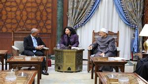 الإمام الطيب يؤكد استعداد الأزهر لتدريب أئمة سنغافورة على المشكلات والقضايا المعاصرة