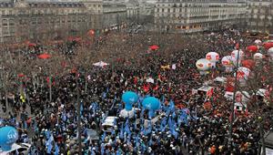 تظاهرات مليونية في فرنسا ضد تعديل نظام القواعد (صور)